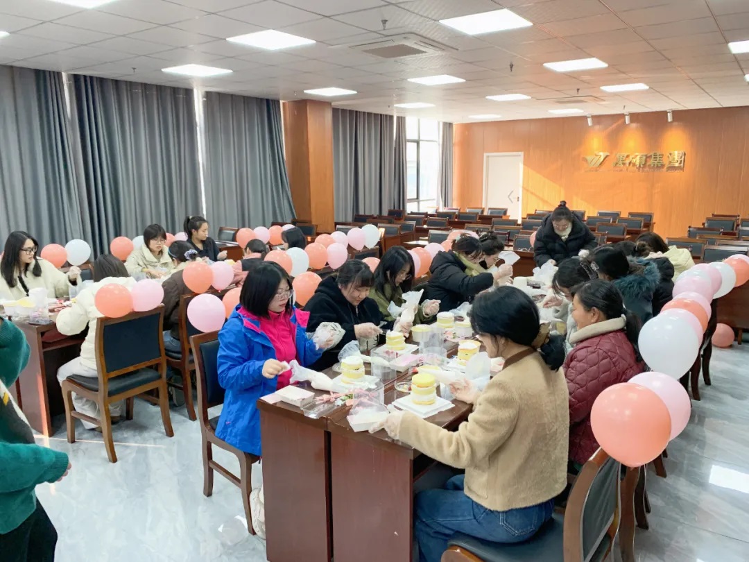 巧手烘焙 情暖三八——尊龙凯时人生就搏集团举办三八妇女节创意烘焙活动